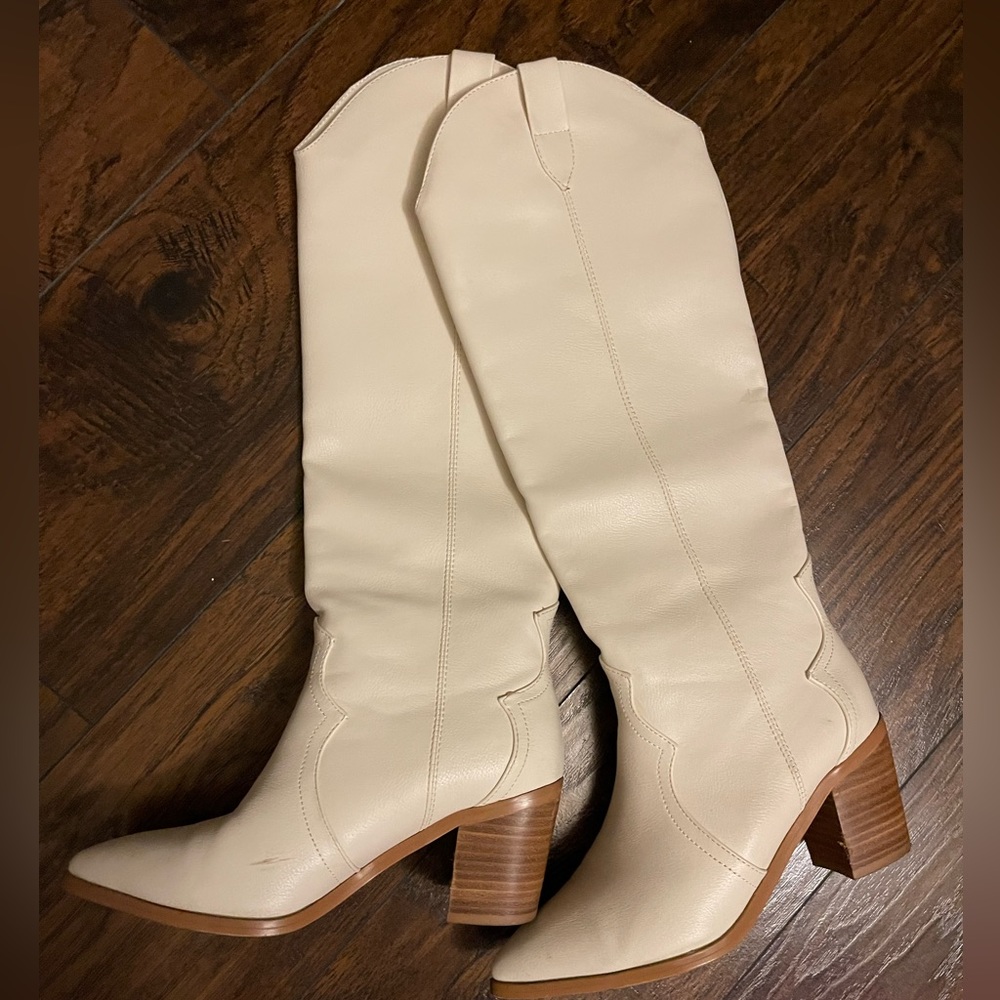 White cowgirl boots size 9